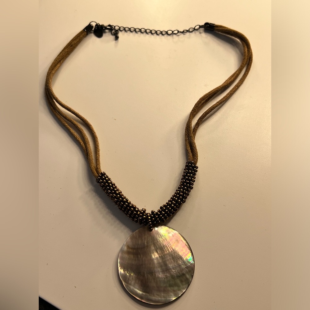 Elegant Shell Pendant Necklace